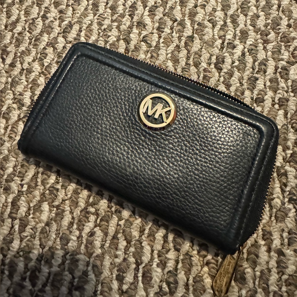 MK wallet..